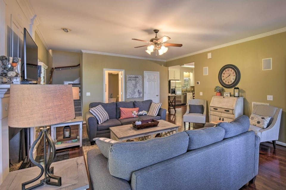 Lake Keowee Escape w/ Dock, Deck & Lake Access! House in Lake Keowee