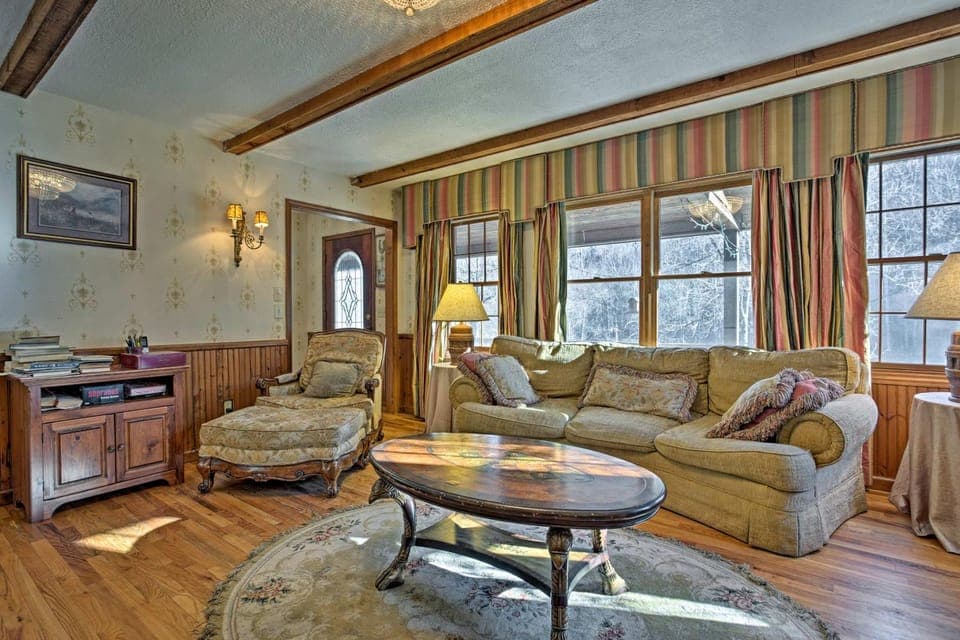 Emerald Gate Farm Cabin w/ On-Site Fishing Pond! Cabin in Tennessee