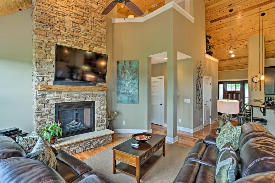 Lake-View Silver Point Condo by Hurricane Marina! House in Center Hill Lake
