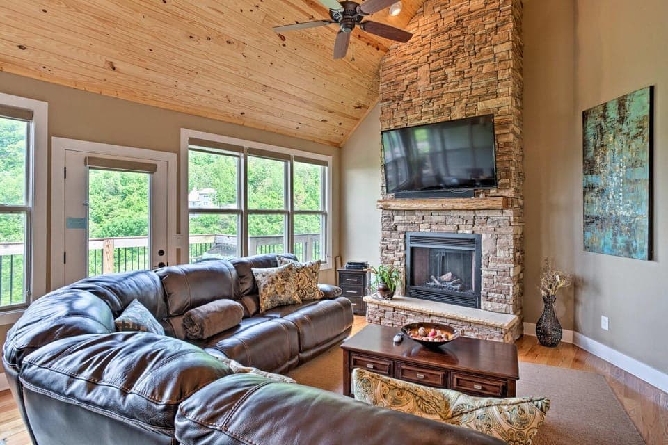 Lake-View Silver Point Condo by Hurricane Marina! House in Center Hill Lake