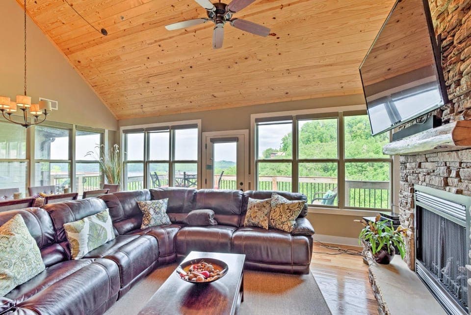 Lake-View Silver Point Condo by Hurricane Marina! House in Center Hill Lake