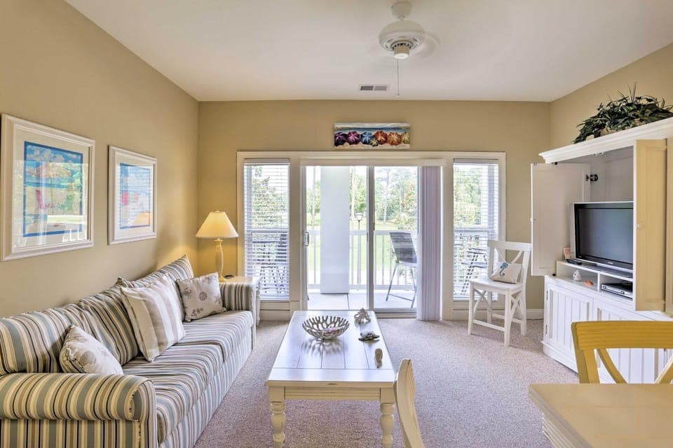 Relax by Pool & Golf: Chic Myrtle Beach Condo House in Carolina Forest