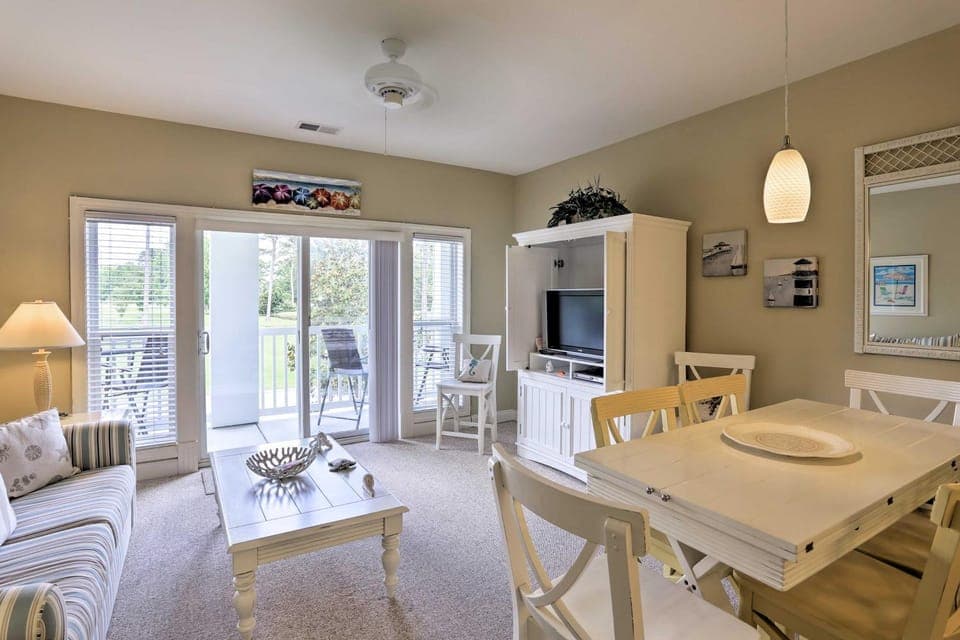 Relax by Pool & Golf: Chic Myrtle Beach Condo House in Carolina Forest