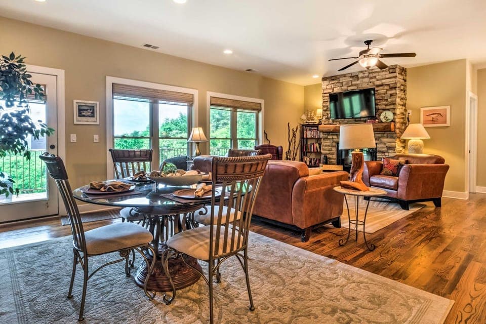 Center Hill Lake Rental: Steps to Hurricane Marina House in Center Hill Lake