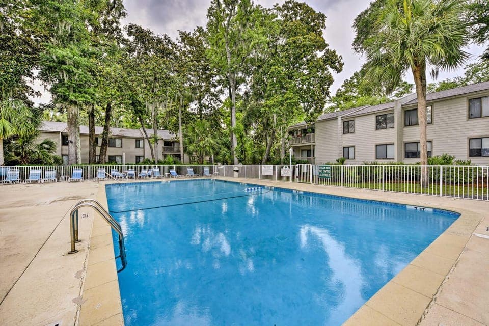 Sun, Sand & HHI Charm: Beach Walk Condo w/ Pool! House in South Forest Beach