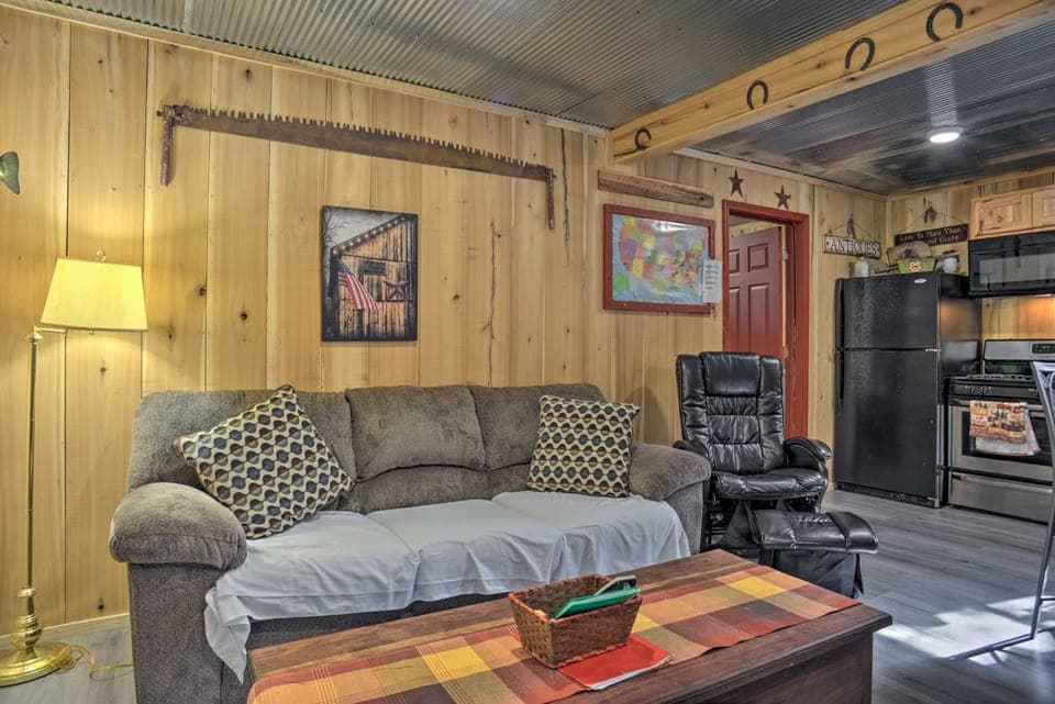 Kentucky Cabin w/ 2 Fishing Ponds & Trail Access Cabin in Lake Barkley