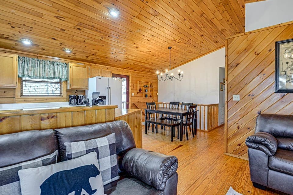 Bryson City Cabin w/ Hot Tub, Views & Pool Table! Cabin in Swain County