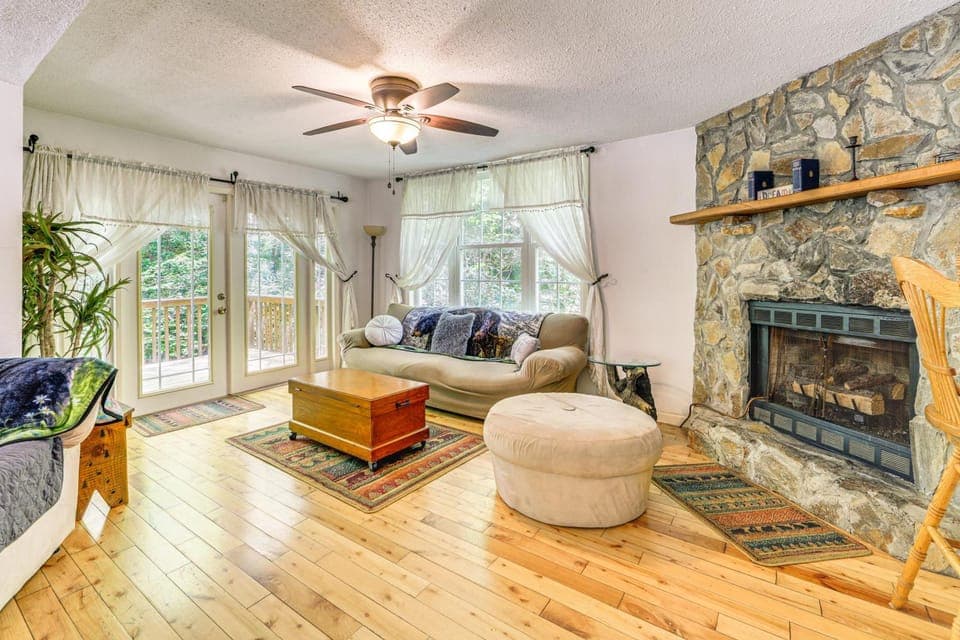 Bryson City Cottage w/ Hot Tub & Waterfall Views! House in Swain County