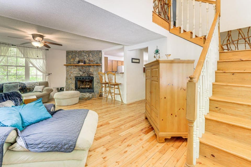 Bryson City Cottage w/ Hot Tub & Waterfall Views! House in Swain County
