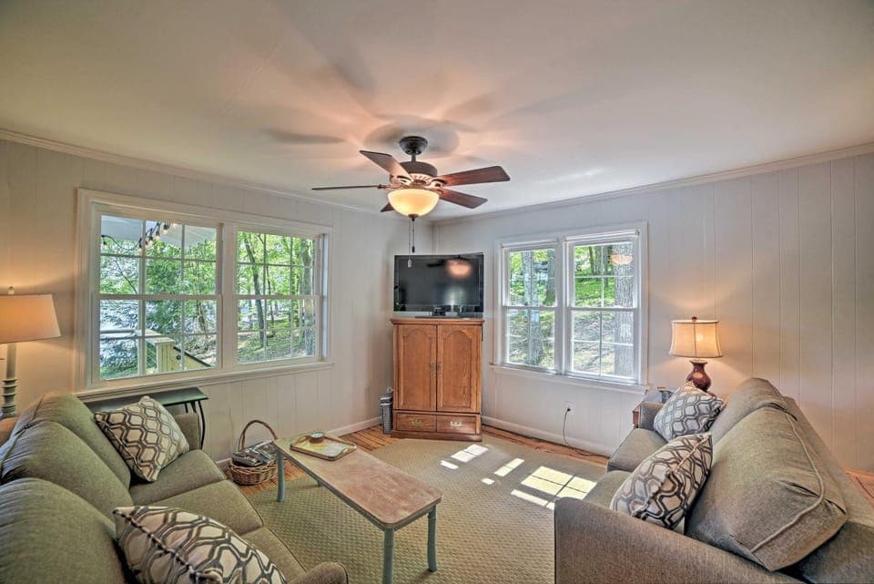 Harrison Lakefront Cottage w/ Private Dock! House in Chattanooga