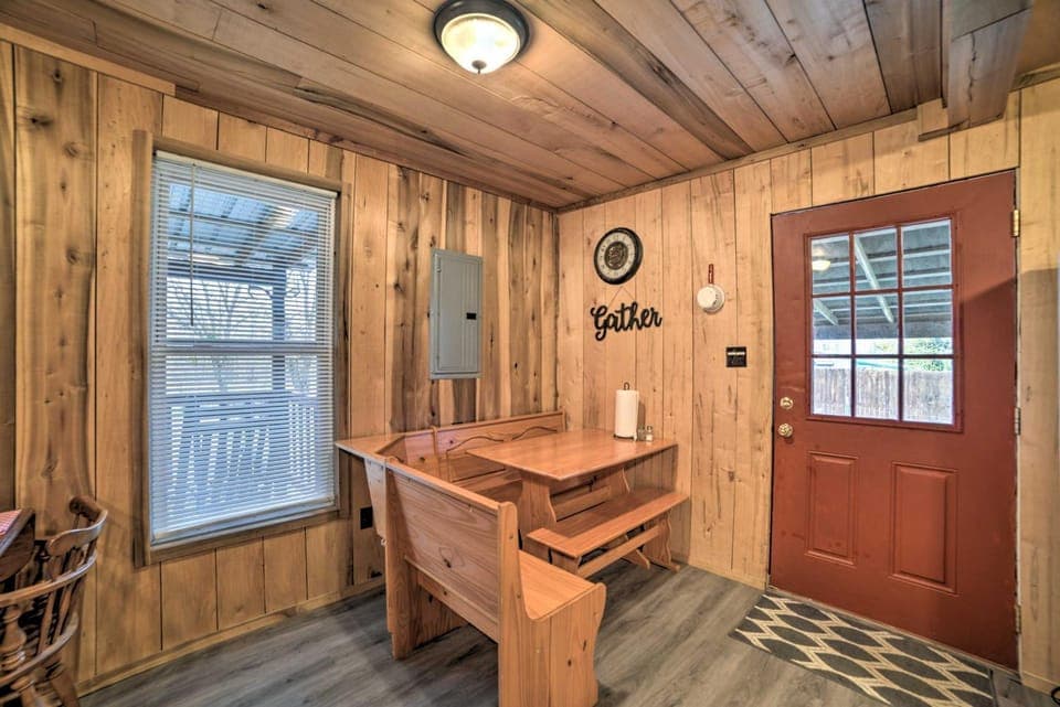 Remote Kentucky Cabin w/ Fire Pit & 2 Ponds Cabin in Lake Barkley