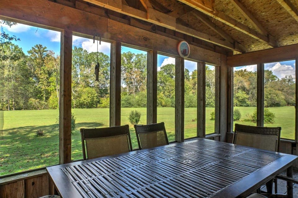 Ooltewah Cabin w/ Grill, Pool Table & Porch! Cabin in Chattanooga
