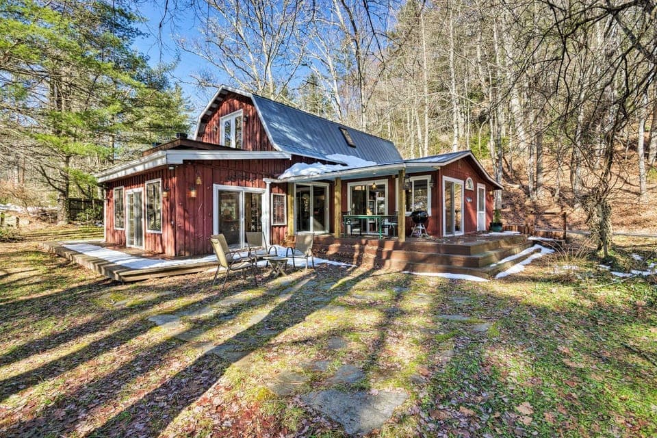 Cullowhee Getaway w/ Fireplace on Private Meadow House in Lake Glenville