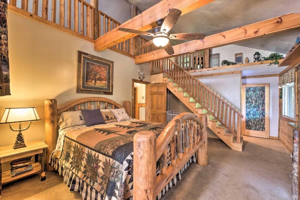 Tenn River Cabin w/ Hot Tub - 10 Mi to Chattanooga Cabin in Chattanooga