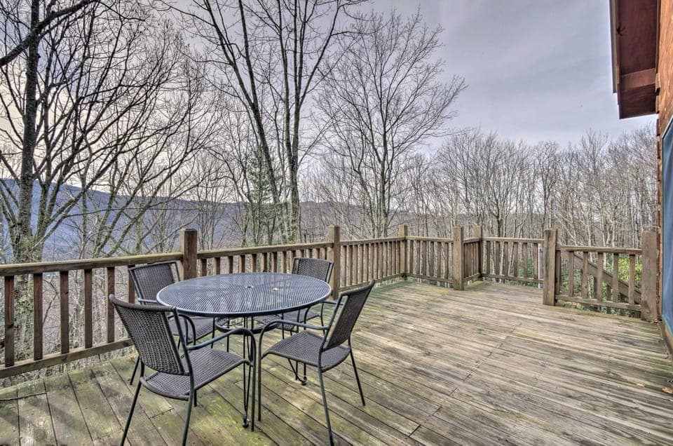 All-Season Base w/ Scenic Views in Beech Mountain! House in Beech Mountain