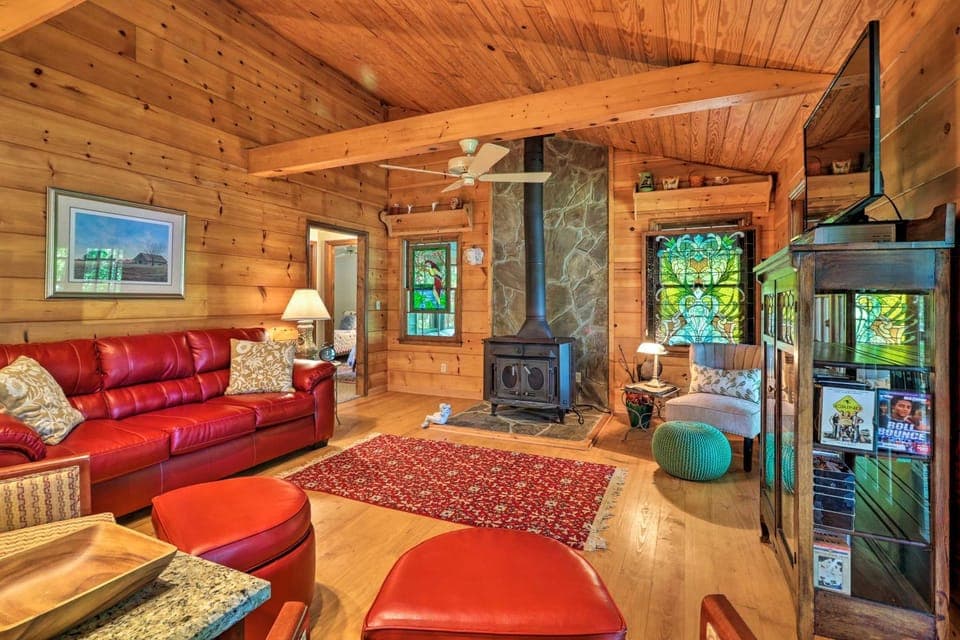 Lakefront Milledgeville Cabin: Private Dock, Porch Cabin in Lake Sinclair