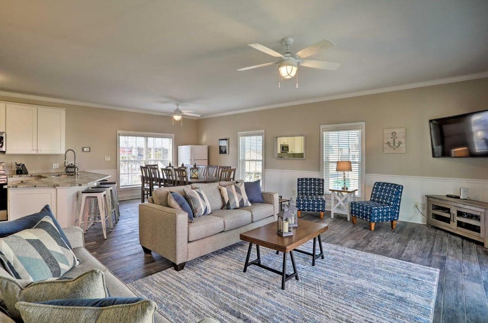 Spacious Murrells Inlet Hub w/ Pool, Walk to Shore House in Garden City