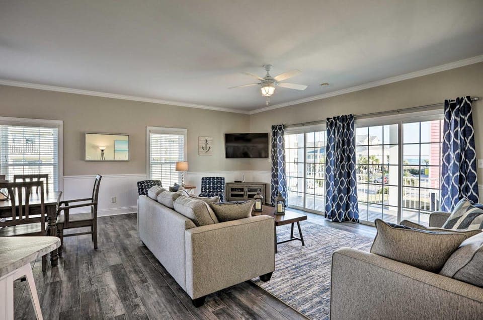 Spacious Murrells Inlet Hub w/ Pool, Walk to Shore House in Garden City