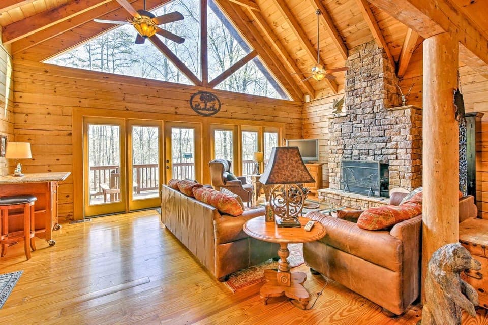 Lake Hartwell Lodge w/ Dock, Theater + Hot Tub! House in Lake Hartwell