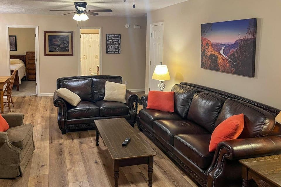 Creekfront Cabin Near Chattanooga w/ Hot Tub! Cabin in Chattanooga