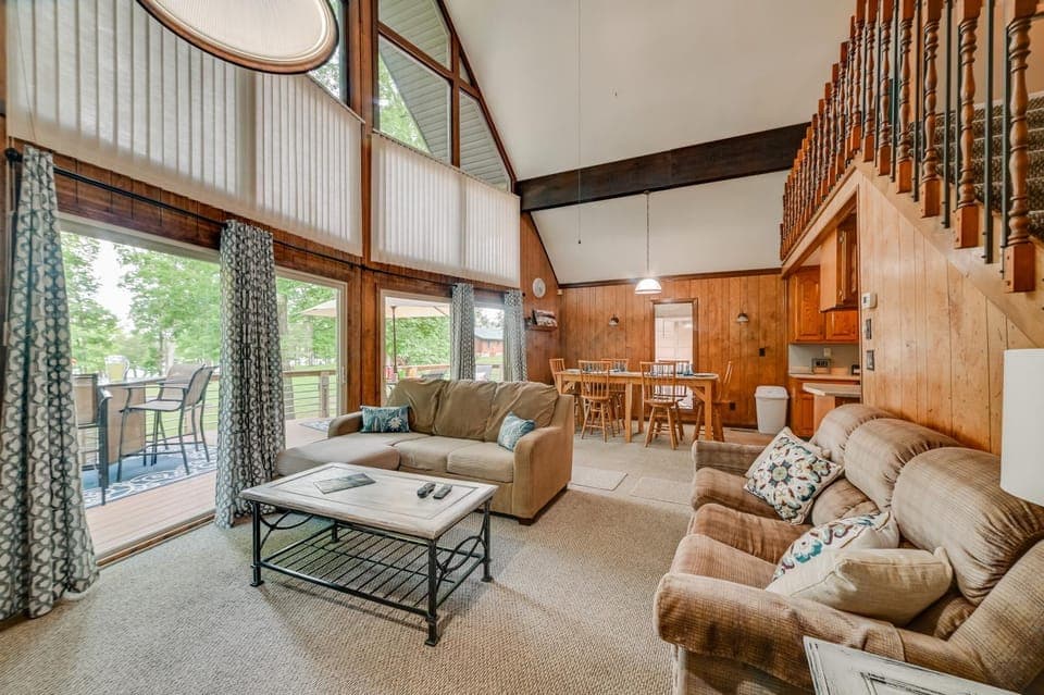 Cozy Dover Home w/ Boat Dock, Fire Pit & Deck! House in Tennessee