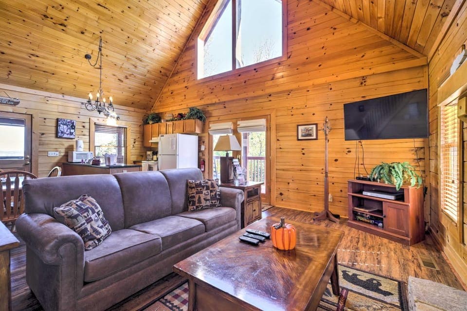 Sevierville Retreat: Private Hot Tub & Lake Views! House in Douglas Lake