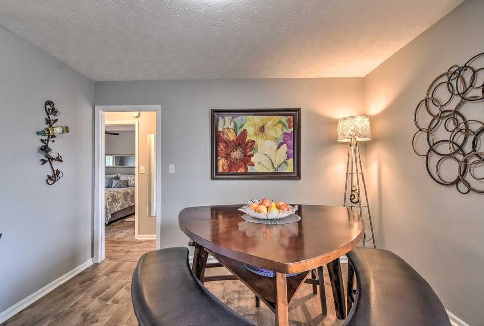 Condo w/ Sunroom, Near Downtown Hendersonville! House in Hendersonville