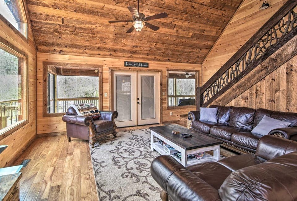 8 Mi to Dtwn Murphy! Cabin w/ Nottely River Views Cabin in Tennessee