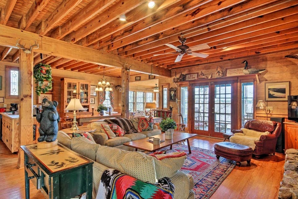 Charming Waterfront Ridgeway Cabin w/ Dock! Cabin in Lake Wateree