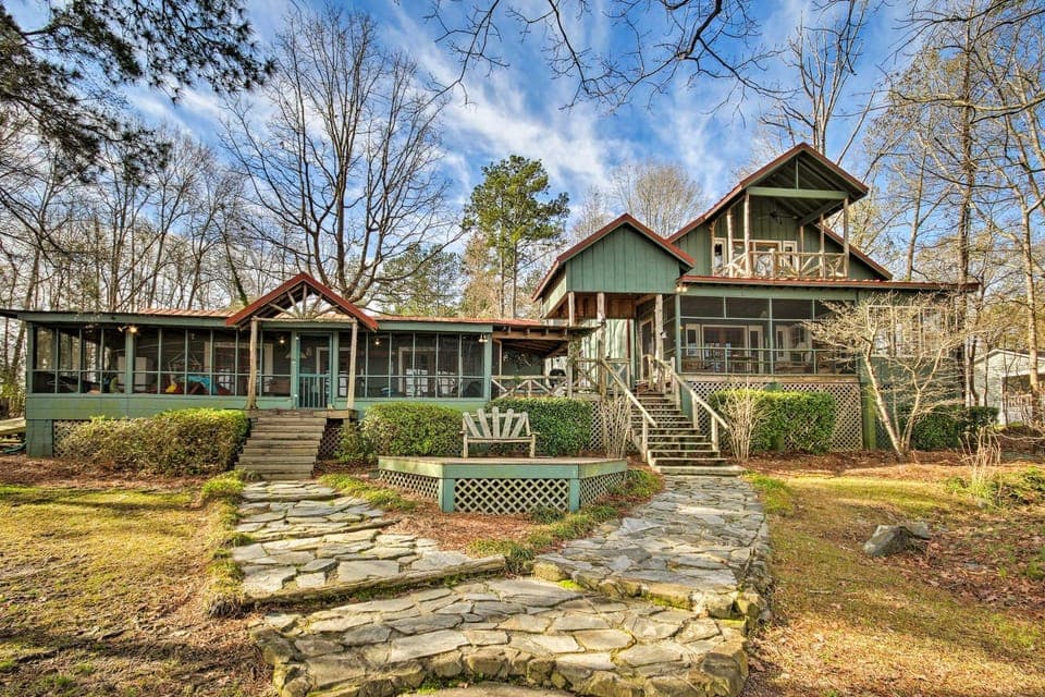 Charming Waterfront Ridgeway Cabin w/ Dock! Cabin in Lake Wateree