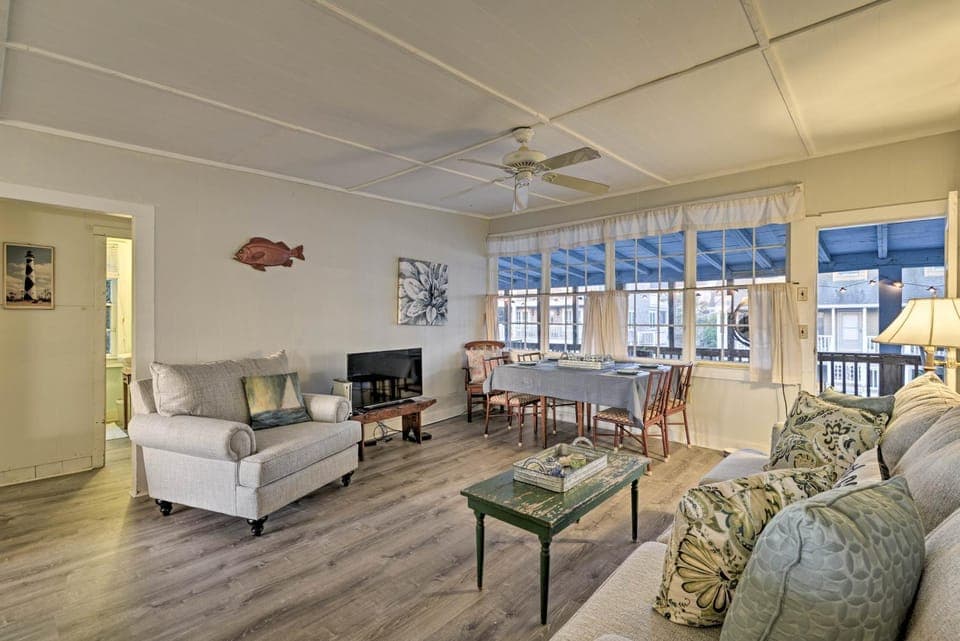 Pawleys Island House, - Steps to Beach & Creek! House in Pawleys Island