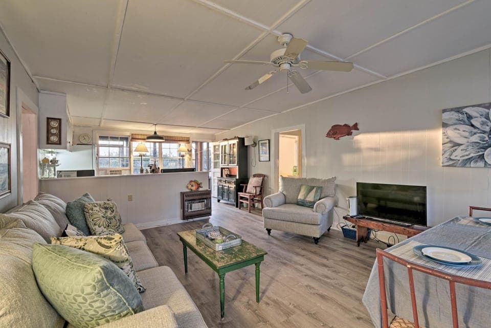 Pawleys Island House, - Steps to Beach & Creek! House in Pawleys Island