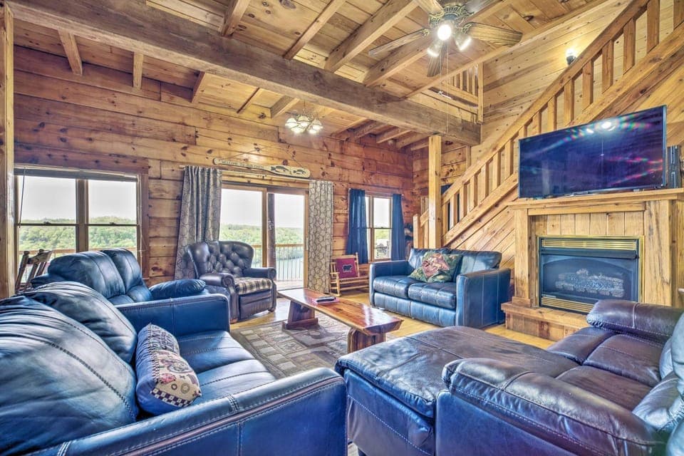 Spacious Cabin on Dale Hollow Lake w/ Hot Tub! Cabin in Tennessee