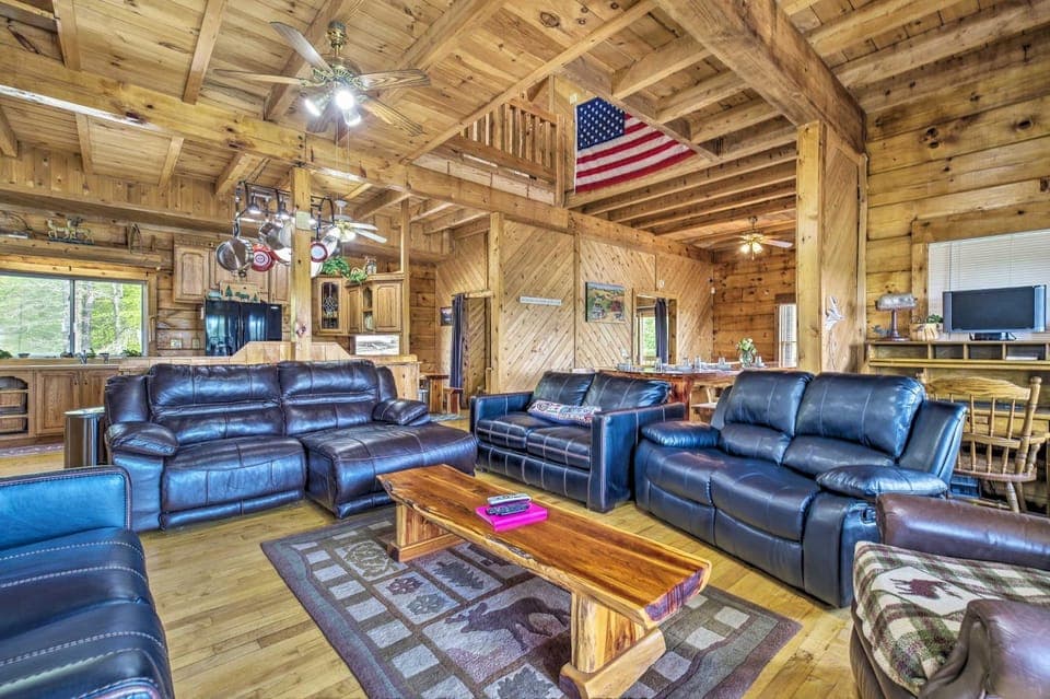 Spacious Cabin on Dale Hollow Lake w/ Hot Tub! Cabin in Tennessee
