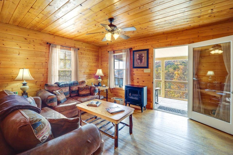Secluded Lenoir Cabin: 4 Mi to Dtwn Blowing Rock Cabin in Caldwell