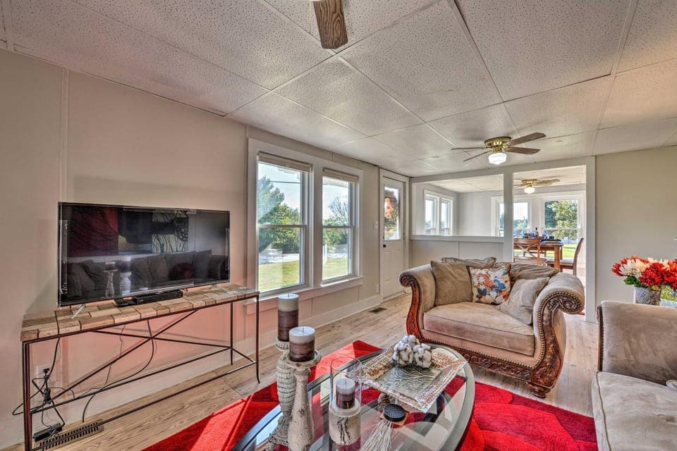 Porch, Fire Pit & Grill: Blue Ridge Mtn Cottage! House in Caldwell
