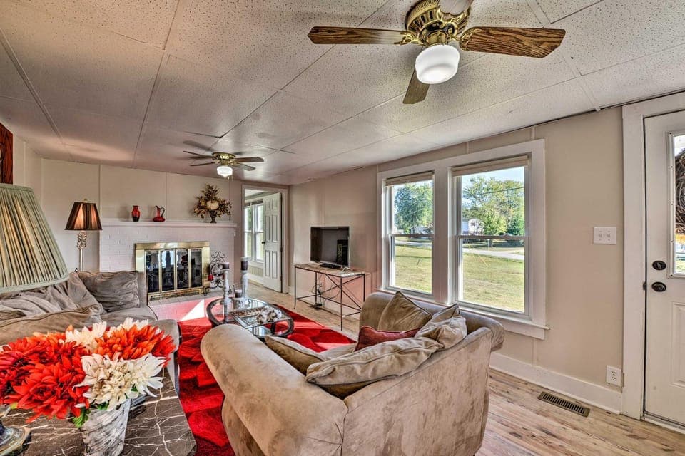 Porch, Fire Pit & Grill: Blue Ridge Mtn Cottage! House in Caldwell