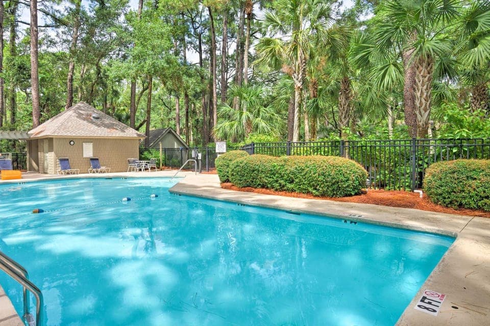 Walk to Beach! Remodeled Cottage on Sparrow Pond House in Kiawah Island