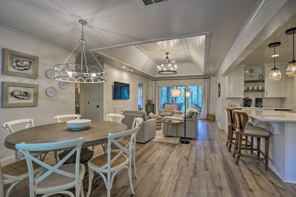 Walk to Beach! Remodeled Cottage on Sparrow Pond House in Kiawah Island