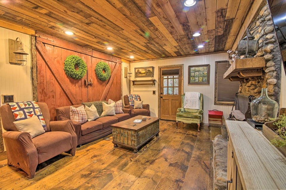 Tubes & Outdoor Games: North Georgia Mtn Retreat House in White County