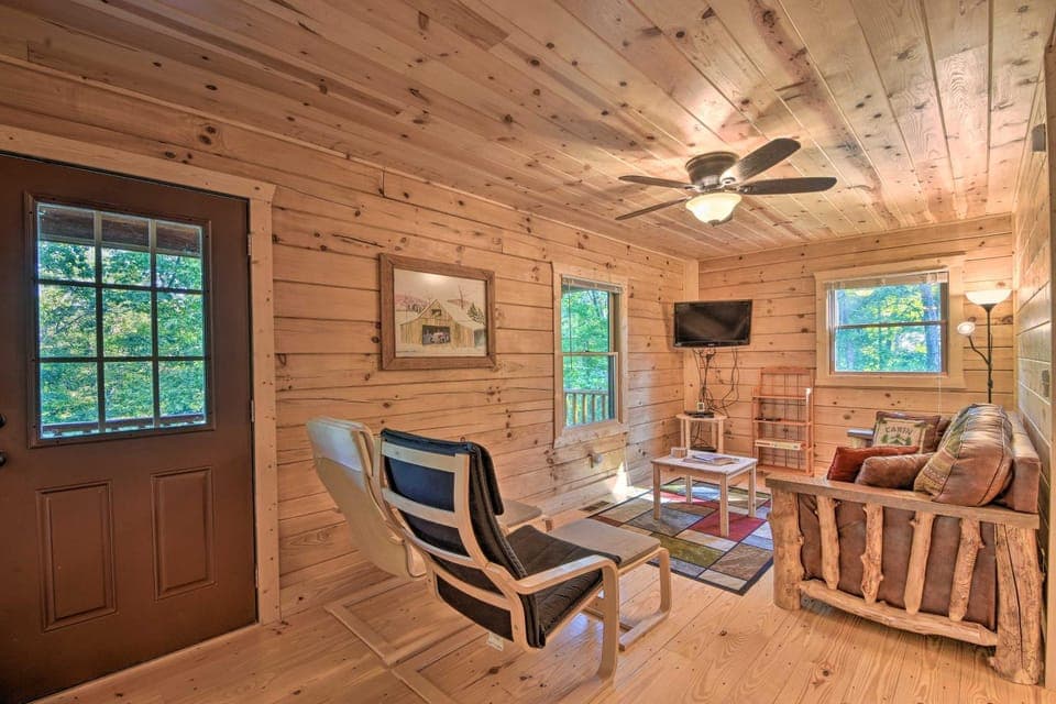 Secluded Cabin w/ Deck 13 Miles to Downtown Murphy Cabin in Tennessee