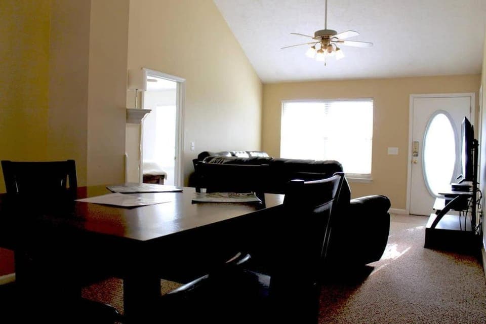 20 mins to Nashville, fenced yard included House in Goodlettsville