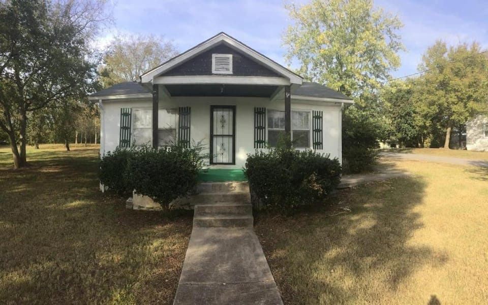 Charming 3-Bed, 1,5 Bath Home - Entire Space Just for You! House in Goodlettsville