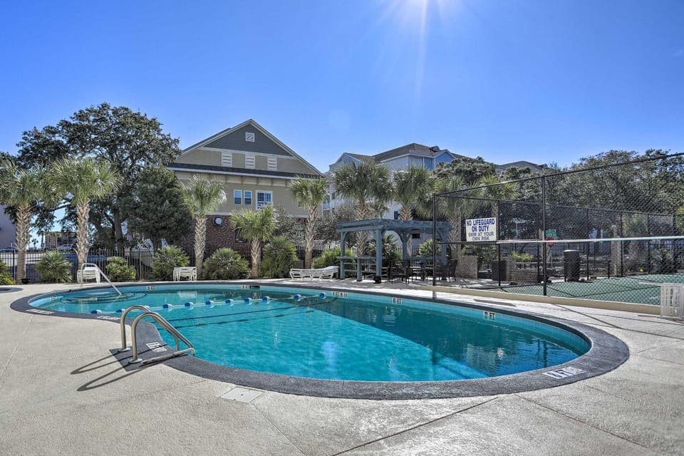 Walk to Family Kingdom, Ocean: Myrtle Beach Condo! House in Myrtle Beach