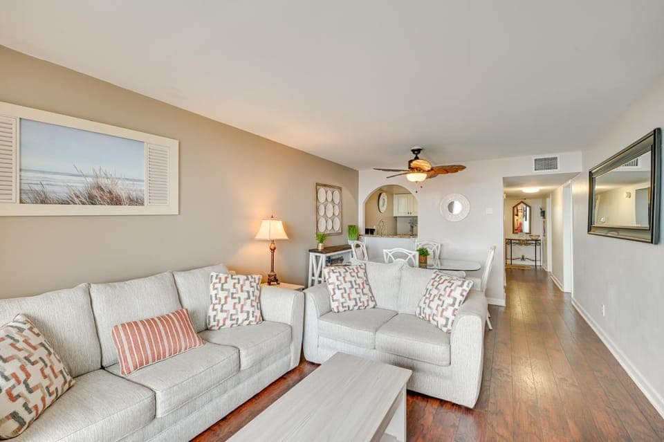 Walk to Family Kingdom, Ocean: Myrtle Beach Condo! House in Myrtle Beach