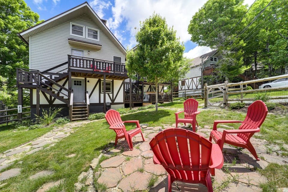 1 Mi to Beech Mtn Ski Resort: Home w/ Large Yard House in Beech Mountain