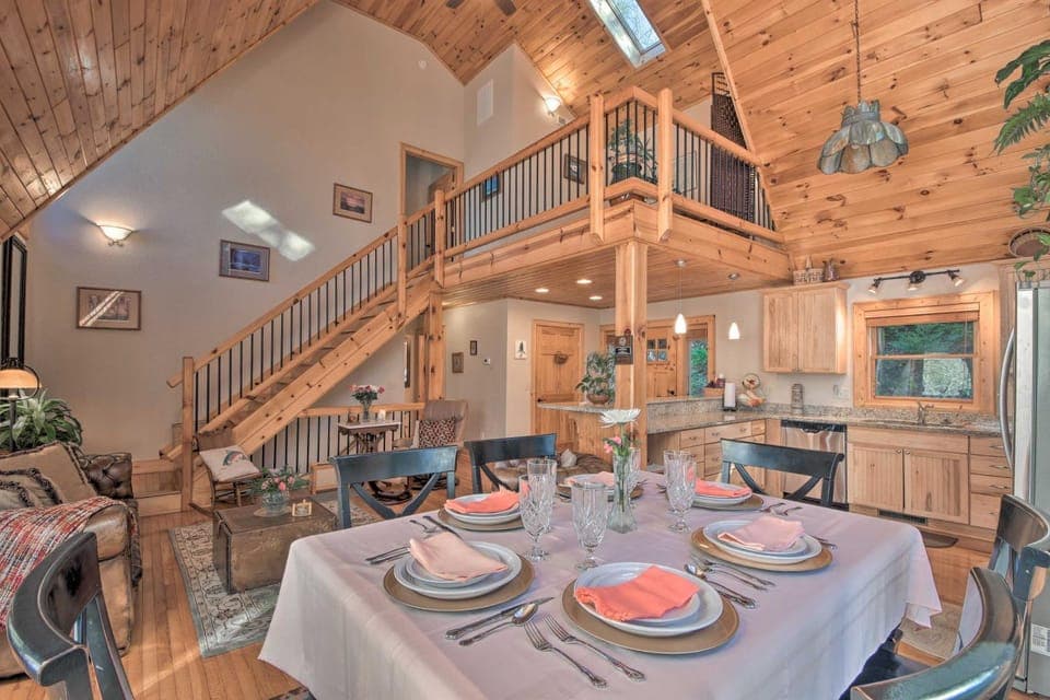 Spacious Lake Santeetlah Cottage w/ Lake Views! House in Lake Santeetlah