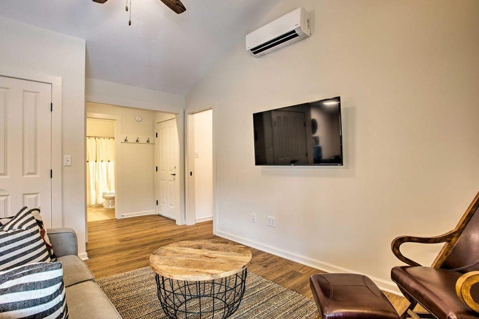 Walk to Main Street Eats: Remodeled Saluda Apt Apartment in Saluda