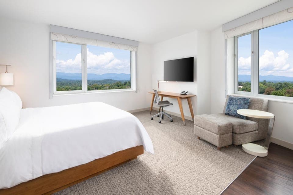 Bedroom, Mountain view