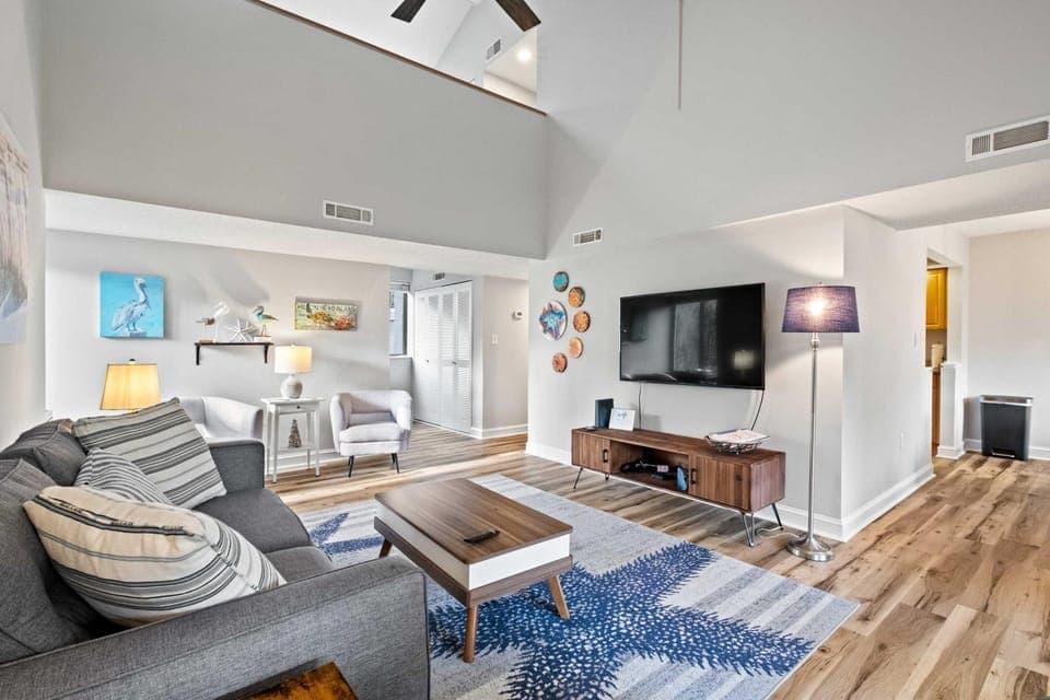 Walk to Coligny Beach Park: Coastal Oasis w/ Pool House in South Forest Beach